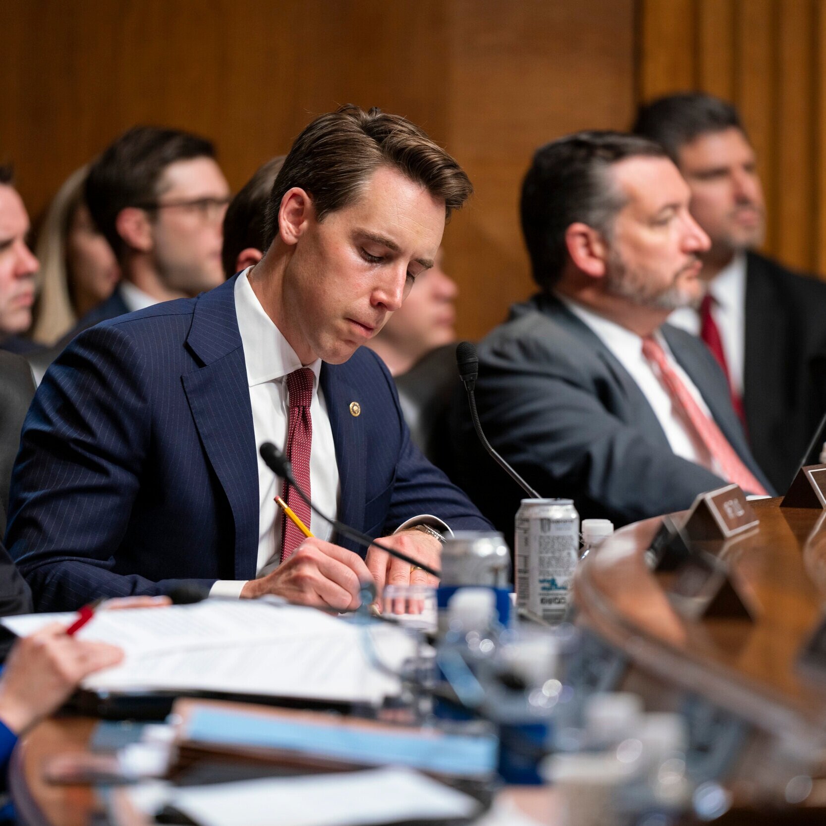 Senator Josh Hawley (R-MO) (left) and Senator Ted Cruz (R-TX) (right) | Flickr