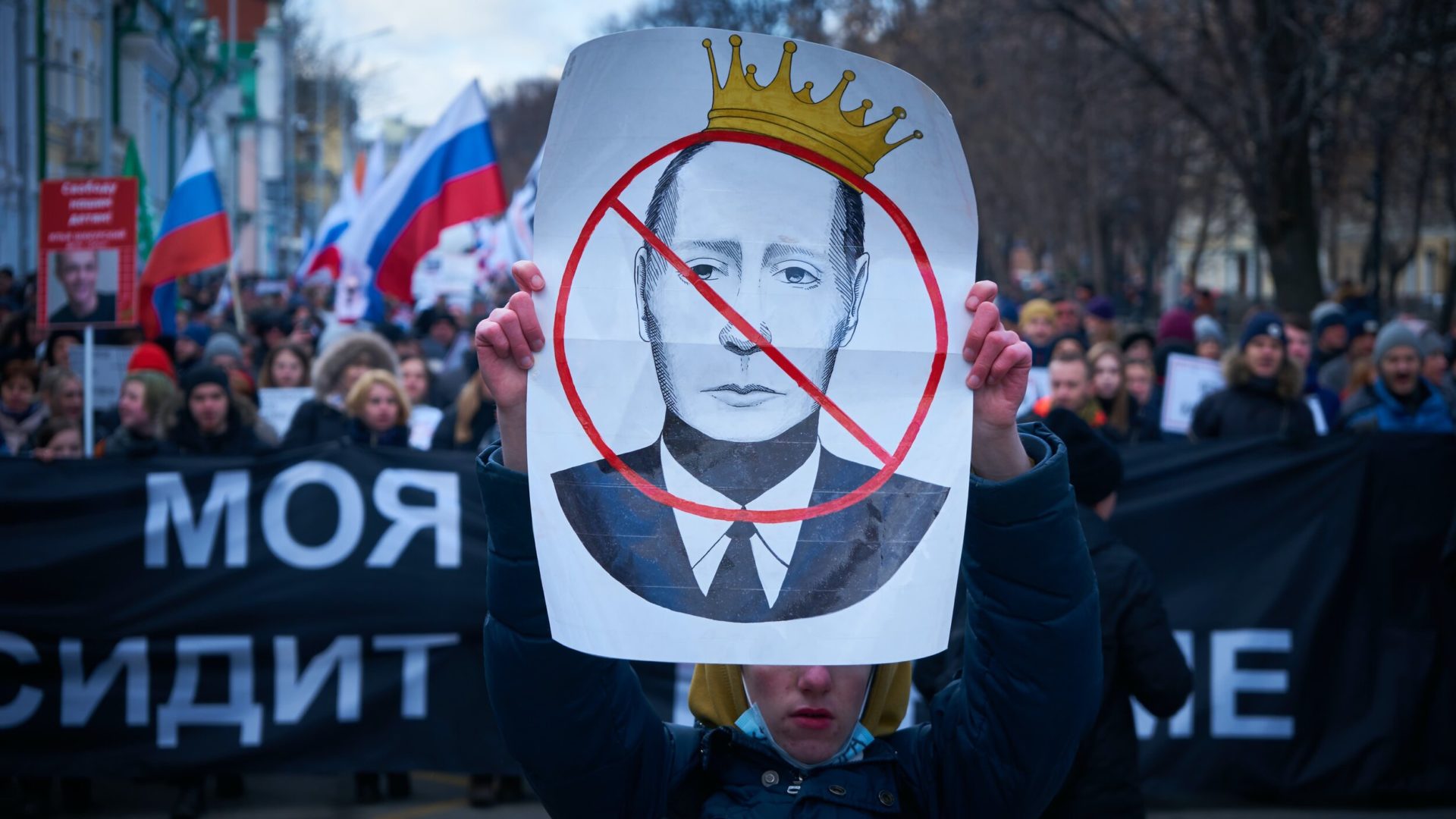 March 5, 2021 – Russian citizens protest the arrest of Alexei Nevalny, a political opposition leader, who was detained by Vladimir Putin’s government in late January. (Photo by Valery Tenevoy | Unsplash)